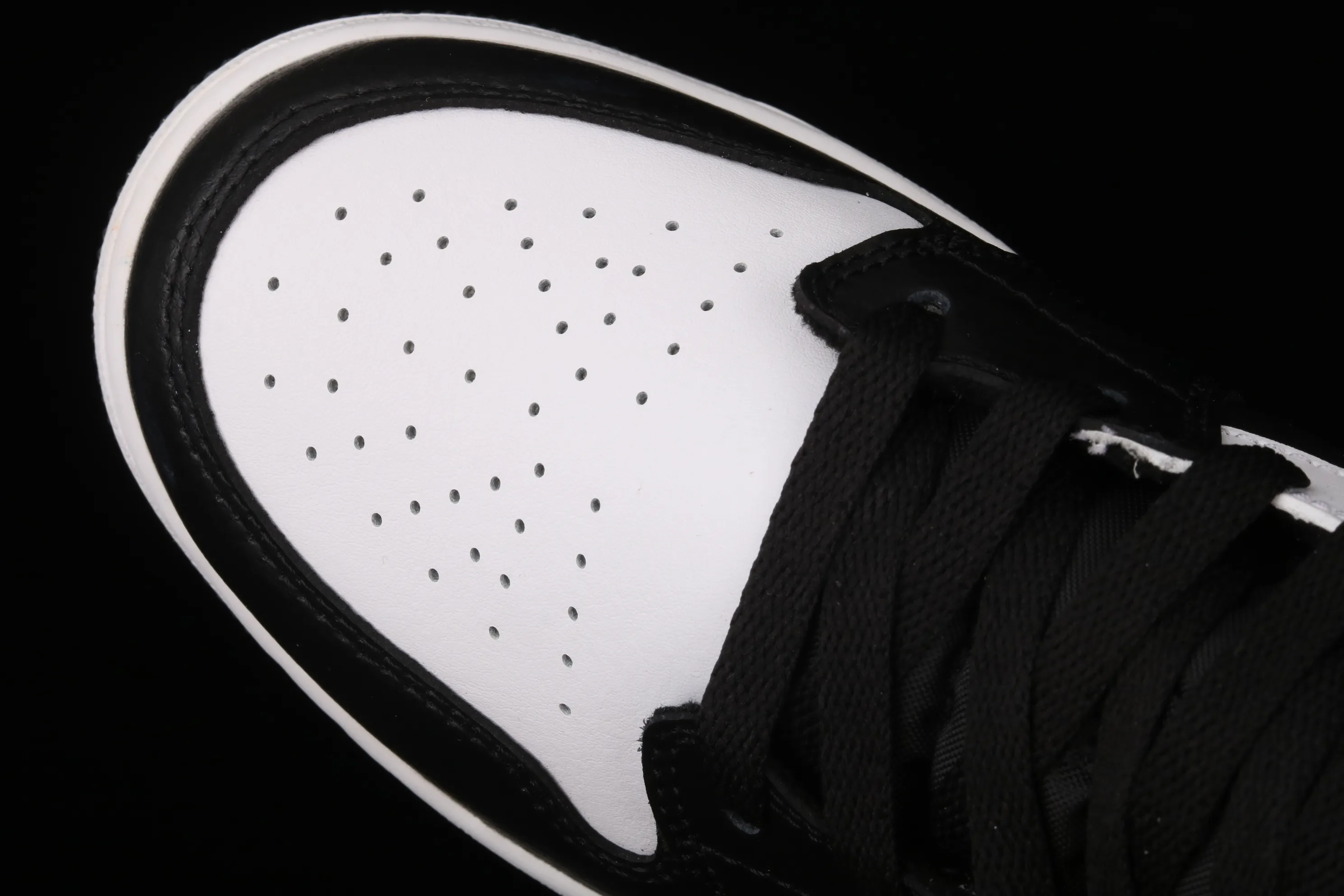 All categories Air Jordan Jordan series basketball shoes Air Jordan 1 Mid G version pure original Air Jordan 1 Mid AJ1 Joe 1 black and white red hook Zhongbang basketball shoes 554725-075